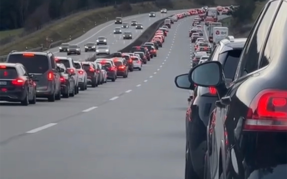 看看德国的堵车文化！