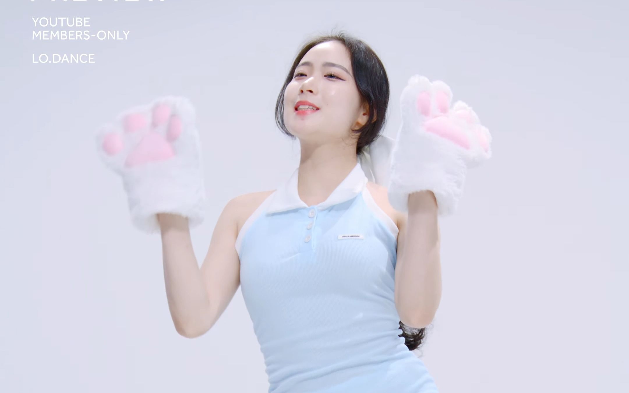 Jung In, like a cat, blue dress