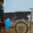 26岁小伙发明“自行车”喷雾机，每小时能喷洒五亩地，50元造一台