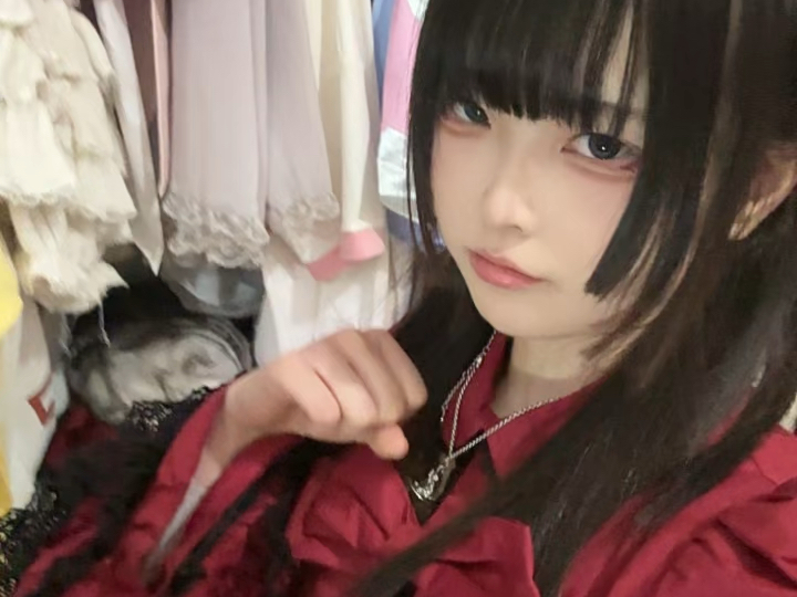 Hajime is so fat and cute.