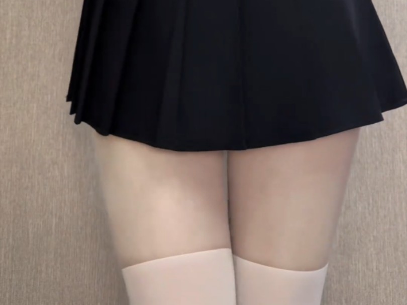 Does jk look good with black silk or patchwork socks?