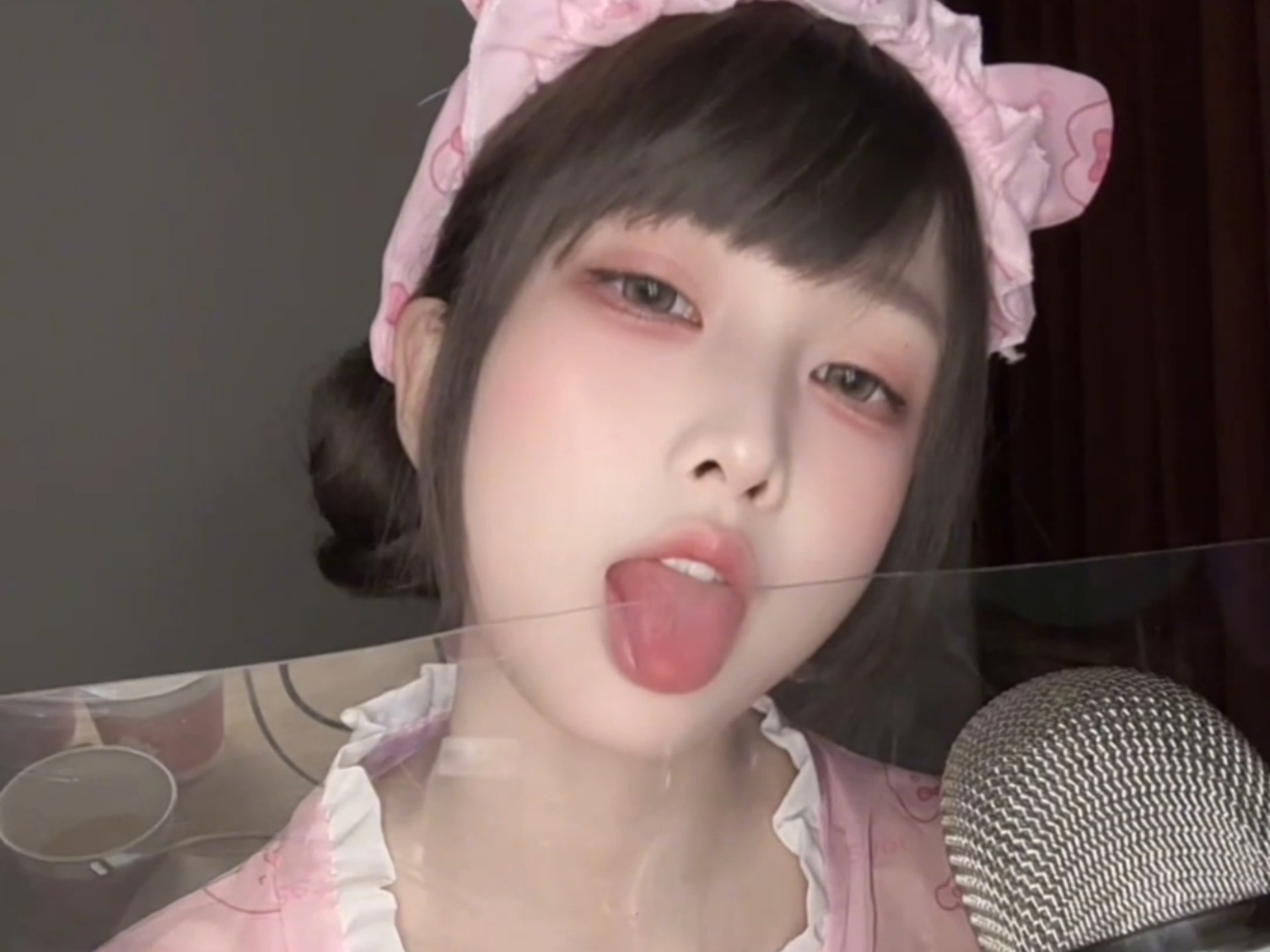 草莓味的亚克力舔屏