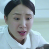 她不是一位合格的妈妈，可她是一名有责任担当的女护士