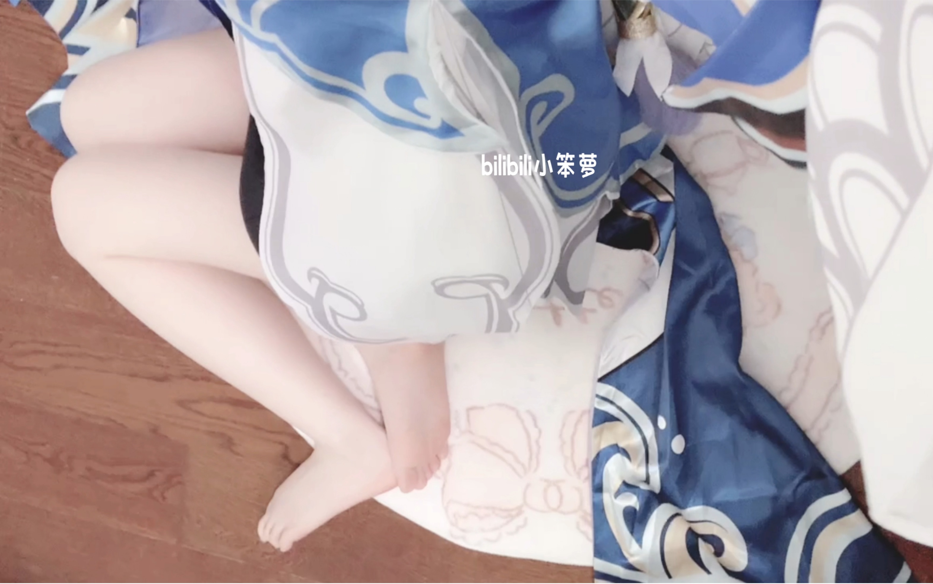 Xiaobailu accidentally fell down QAQ