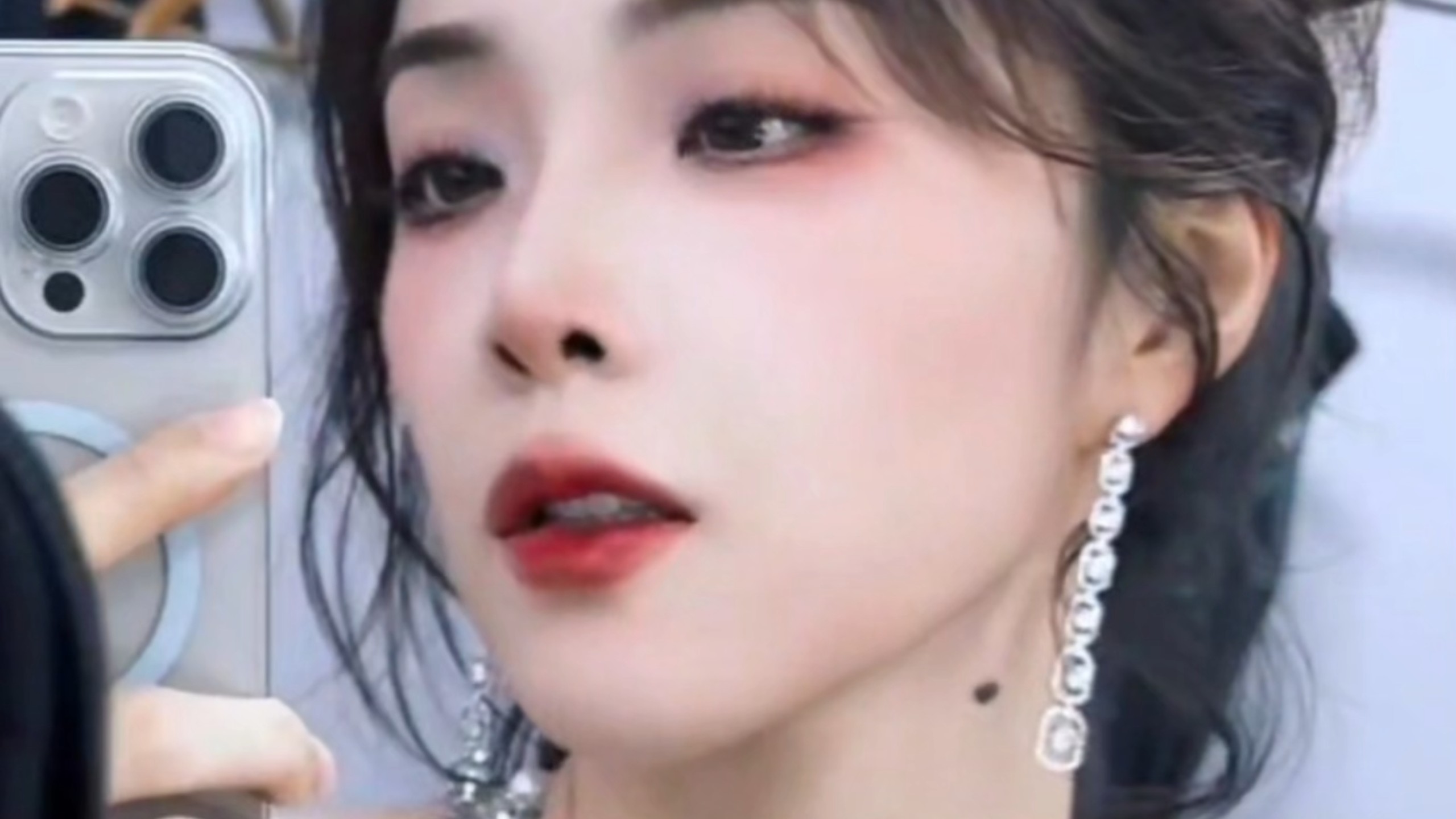 电竞弹力摇余霜阿姨颜值挑战