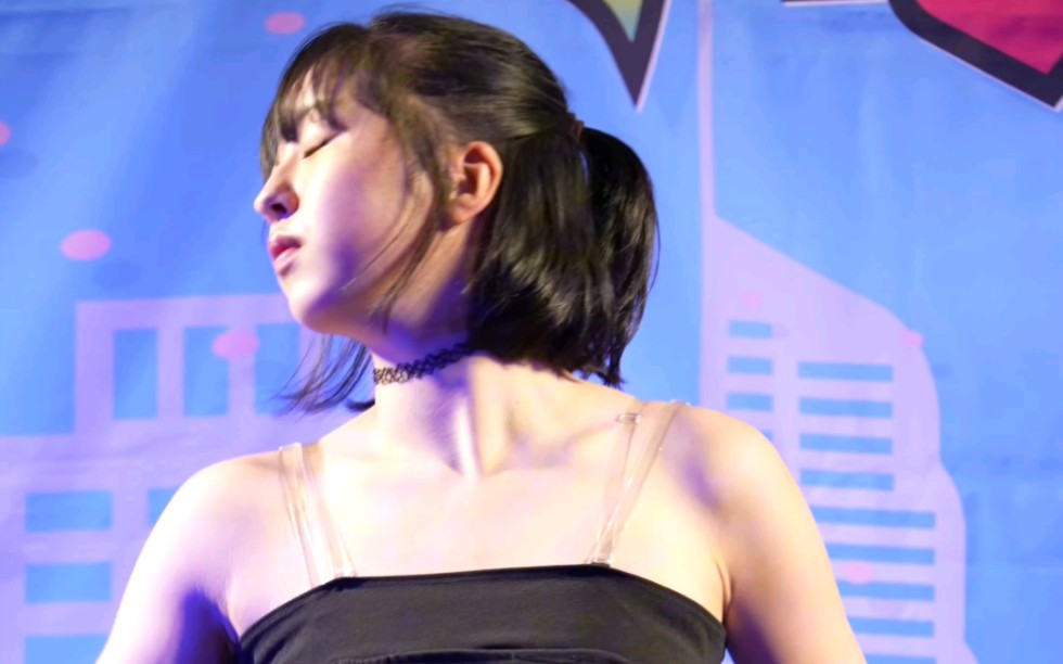It's a divine face that looks good from every angle!