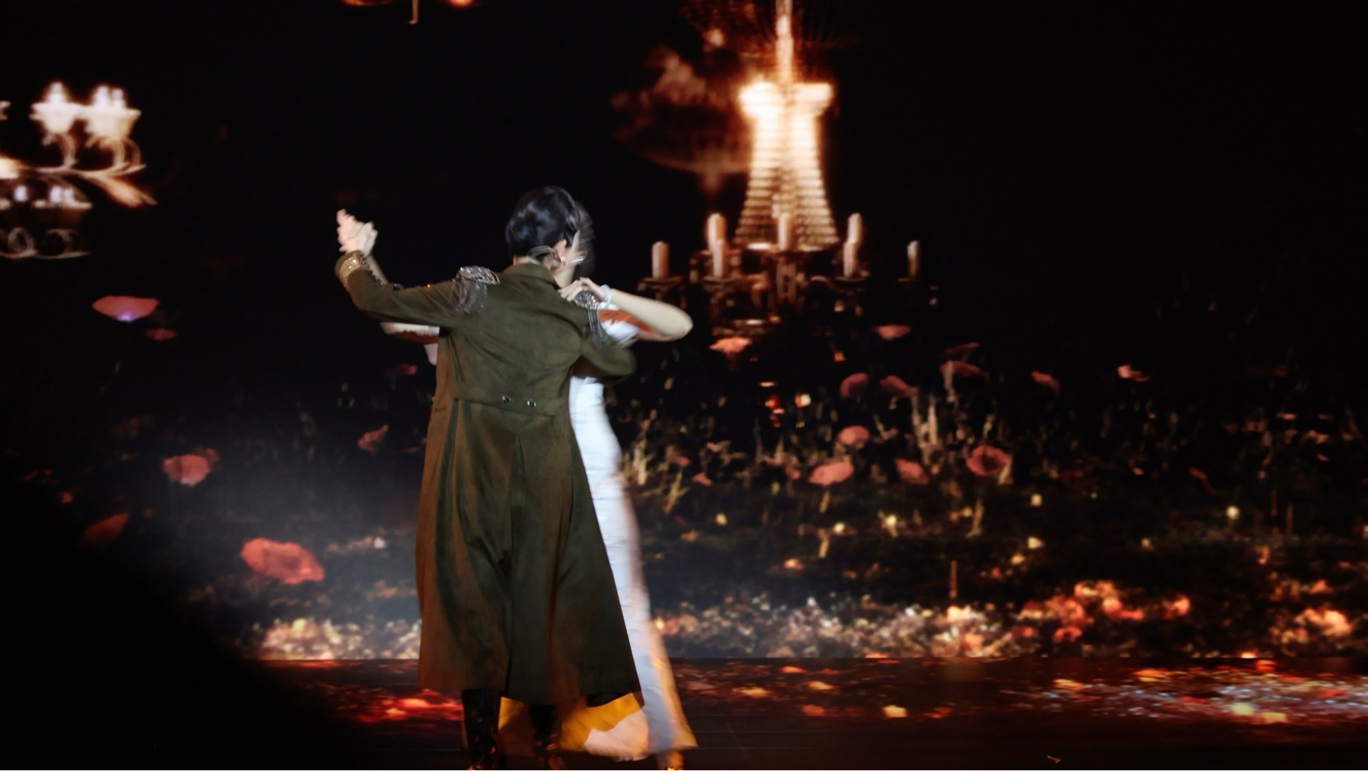 你的眼眸，深邃朦胧