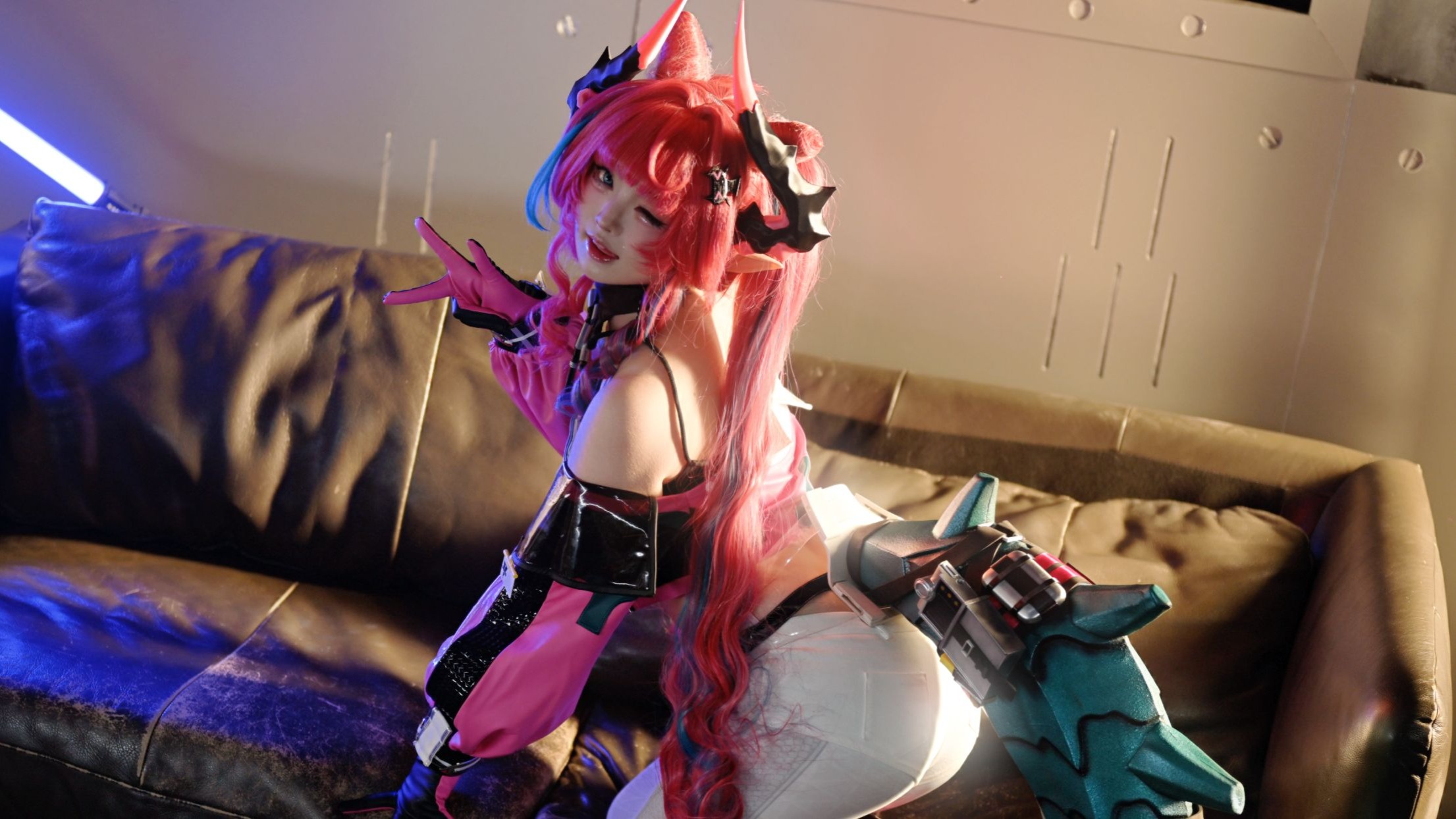 忍住不看伊冯大尾巴的是👍