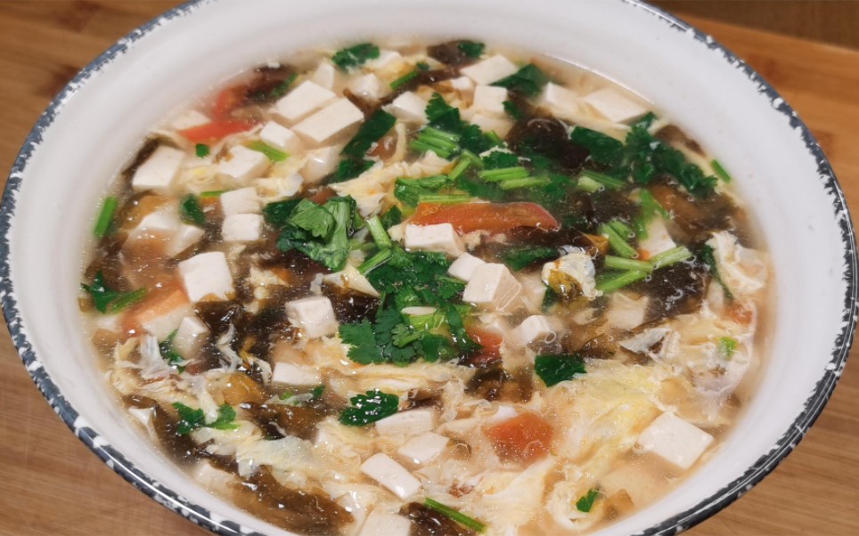 鸡蛋豆腐汤，饭前喝一碗，浑身暖洋洋，简单易做，最适合冬季