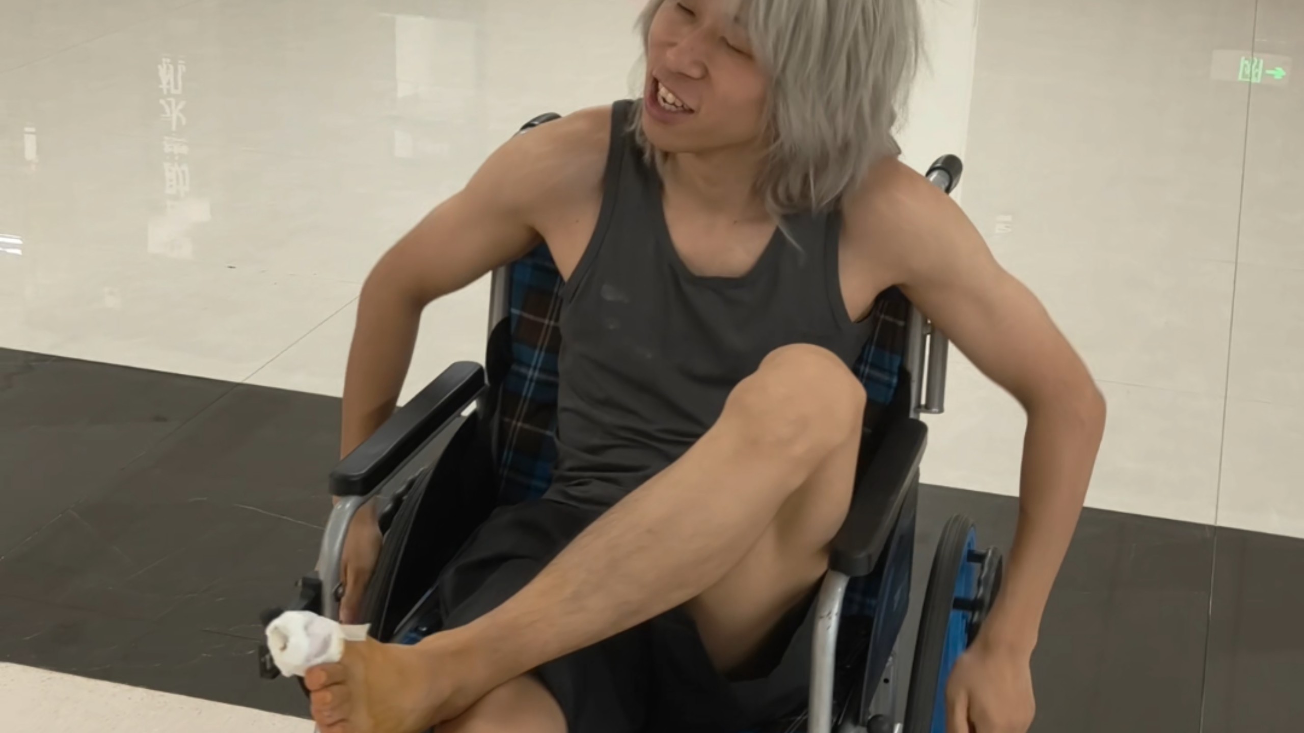 据统计，得了这个病的人都走得很难受，所以大家一起把光传给阿瑄吧！