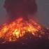黑夜里，火山喷发，印尼喀拉喀托火山爆发