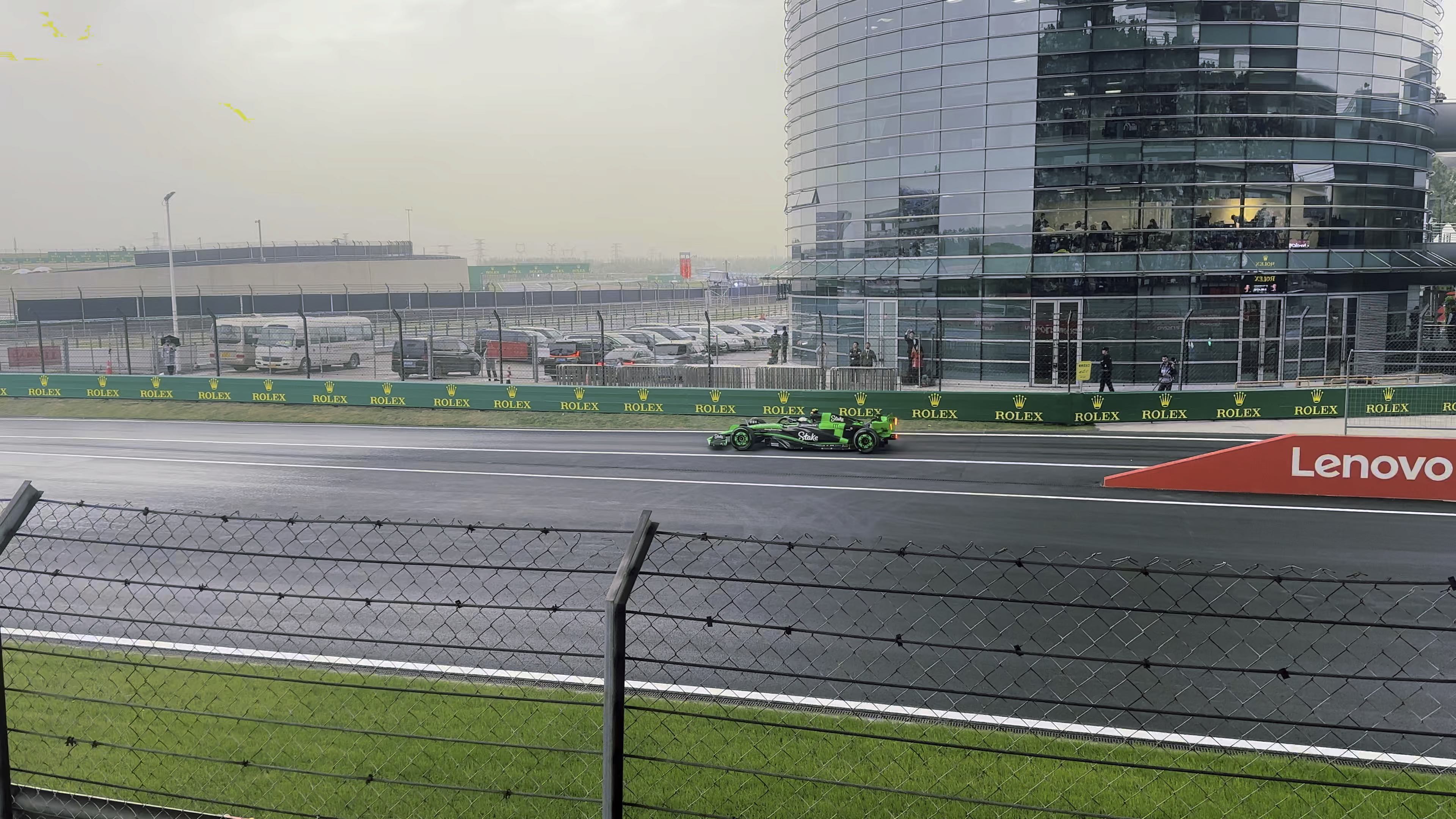 F1上海站冲刺赛排位赛，冠宇Q3出场，全场欢呼！