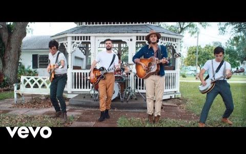 哥伦比亚流行民谣乐队Morat联手哥伦比亚流行歌手 Juanes新单 - Besos En Guerra