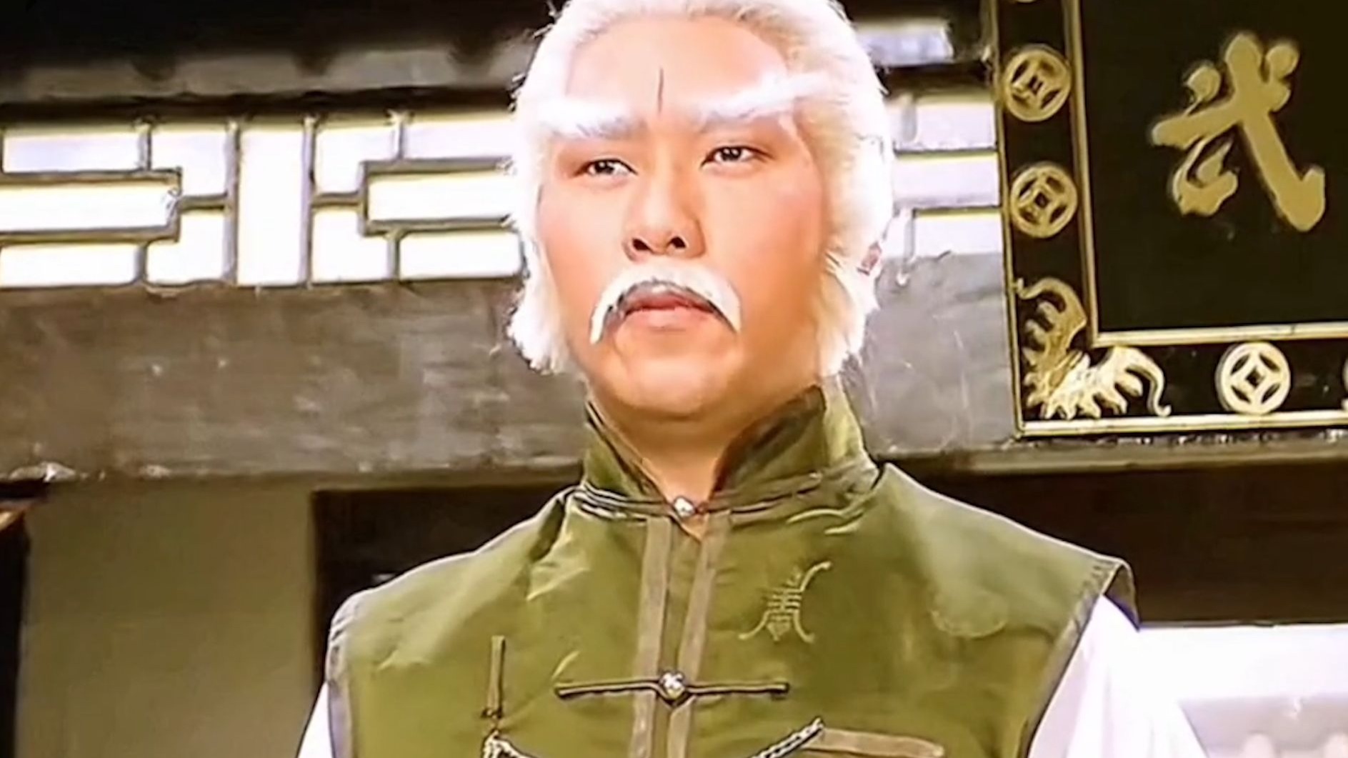 上海滩十三勇士之首，沈刚夫也是陈观泰演的，傻子都能看出来是一伙的金天运竟然看不出来，正在打斗怎一般人怎么可能这个时候敬酒