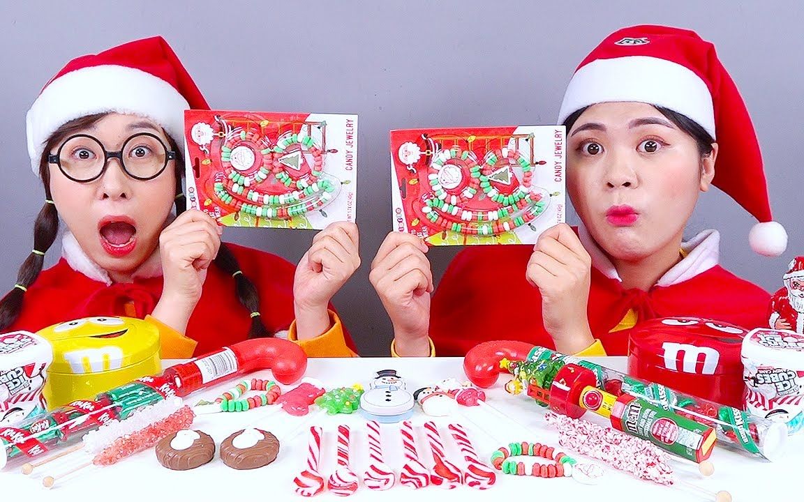 今天多纳和妹妹挑战各种圣诞果冻甜点，哪一种最美味呢？