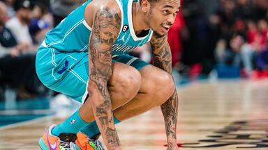 <em class="keyword">Pj华盛顿</em>-黄蜂时期训练-跟随训练师Tim Martin x <em class="keyword">PJ</em> Washington Warmup Finishes