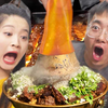 中国水最少的火锅？208元牛肉铺满，上锅瞬间被喷火惊到了