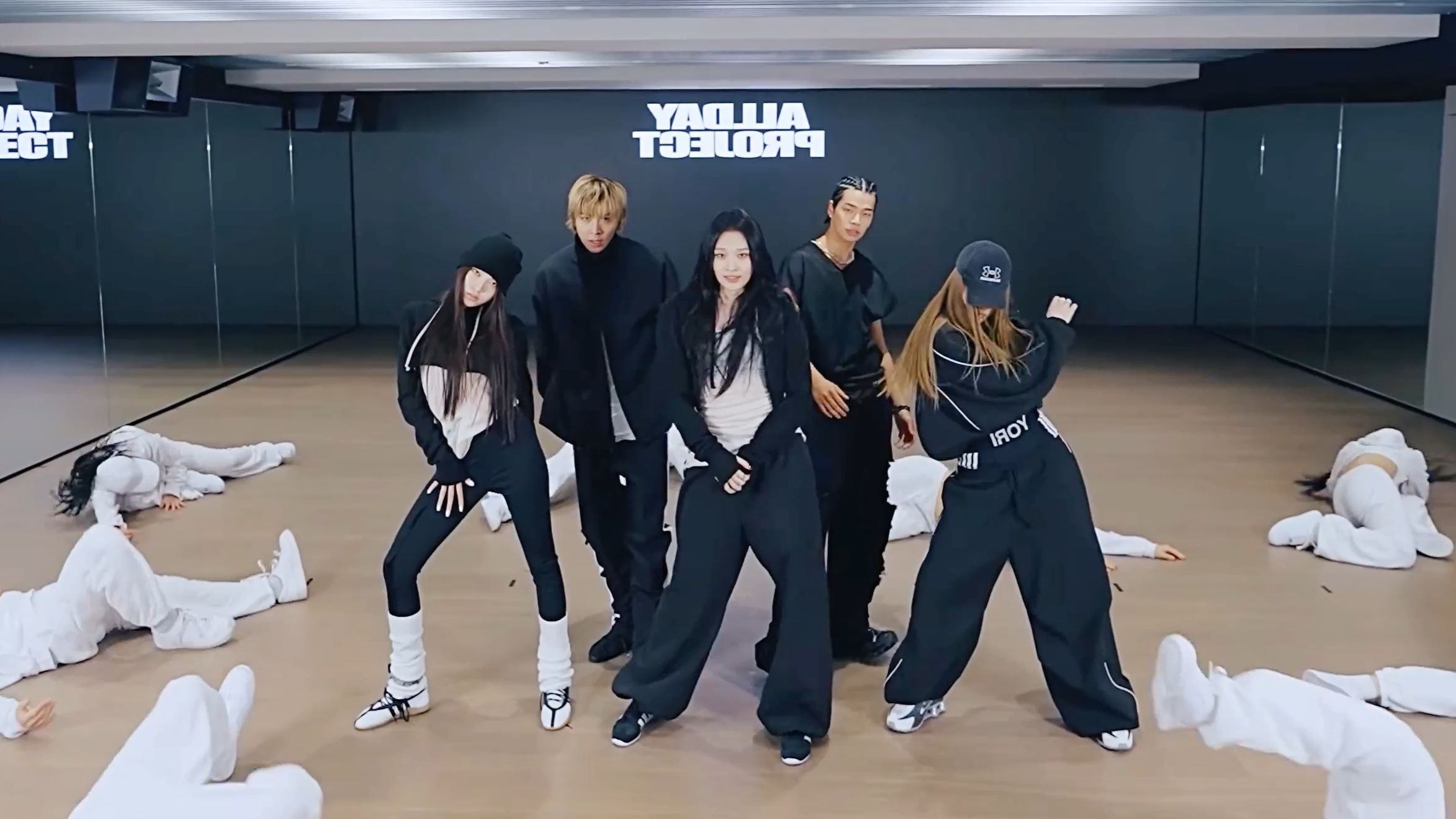 『4K镜面扒舞』ALLDAY PROJECT新曲WICKED镜面练习室 加亮+音源替换 扒舞用