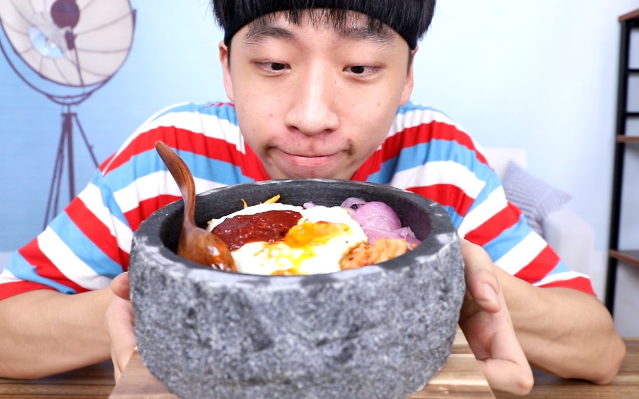 帅小伙应粉丝要求制作“韩式石锅拌饭”用石锅来拌饭会更好吃吗？