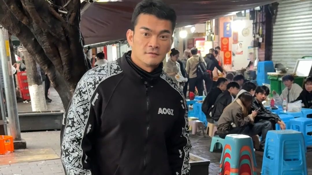 本地的兄弟推荐这家小面，说是肖战同款，我替大家尝尝到底有多香～
