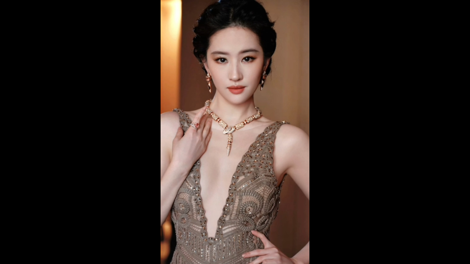 刘亦菲米兰宝格丽高珠展