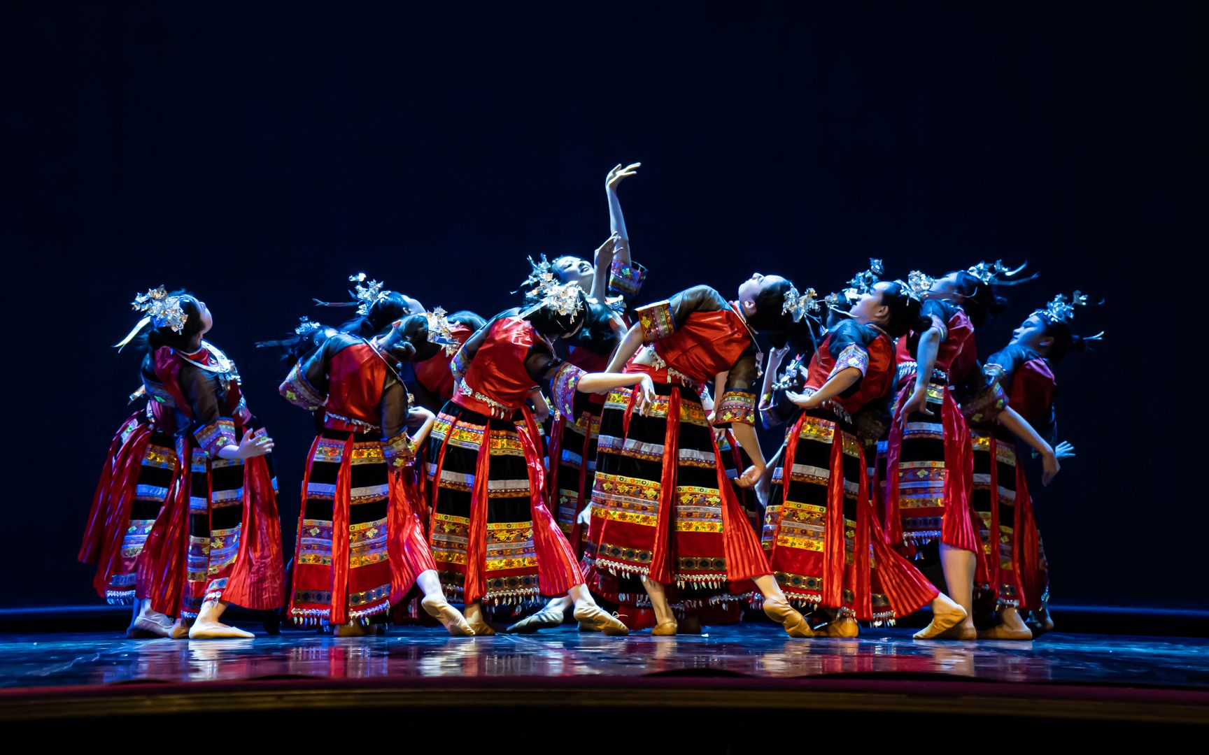 【天津大学北洋舞蹈团】2021年“染夏”专场 苗族群舞《苗染》