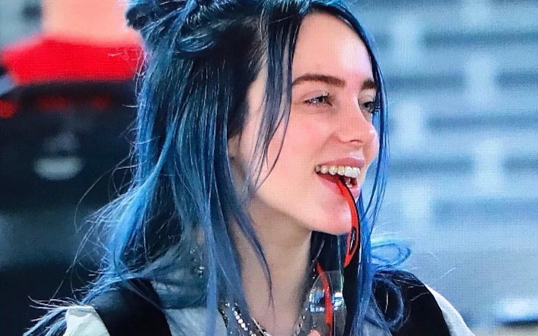 【Billie Eilish】全美最美16岁少女演出现场有多炸?全程抖腿