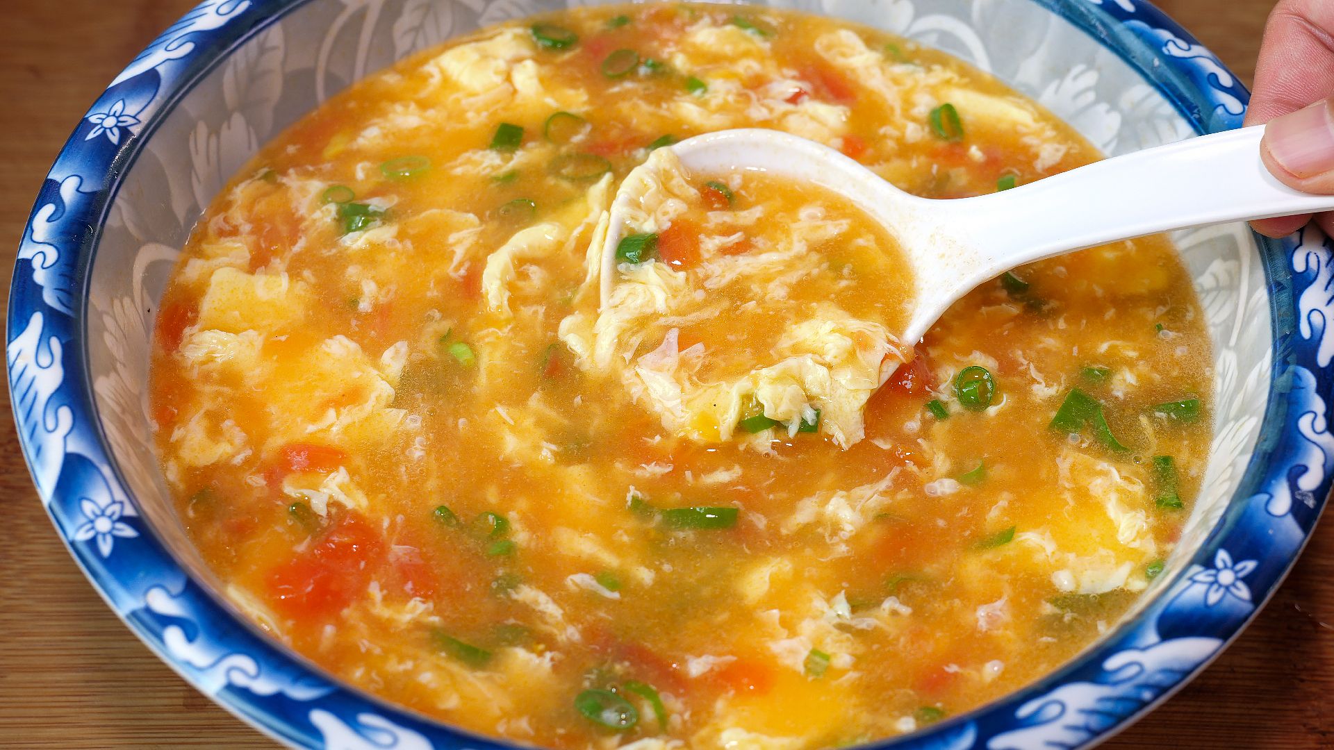西红柿鸡蛋汤，学会这一招就够了，简单营养又美味，全家都爱喝