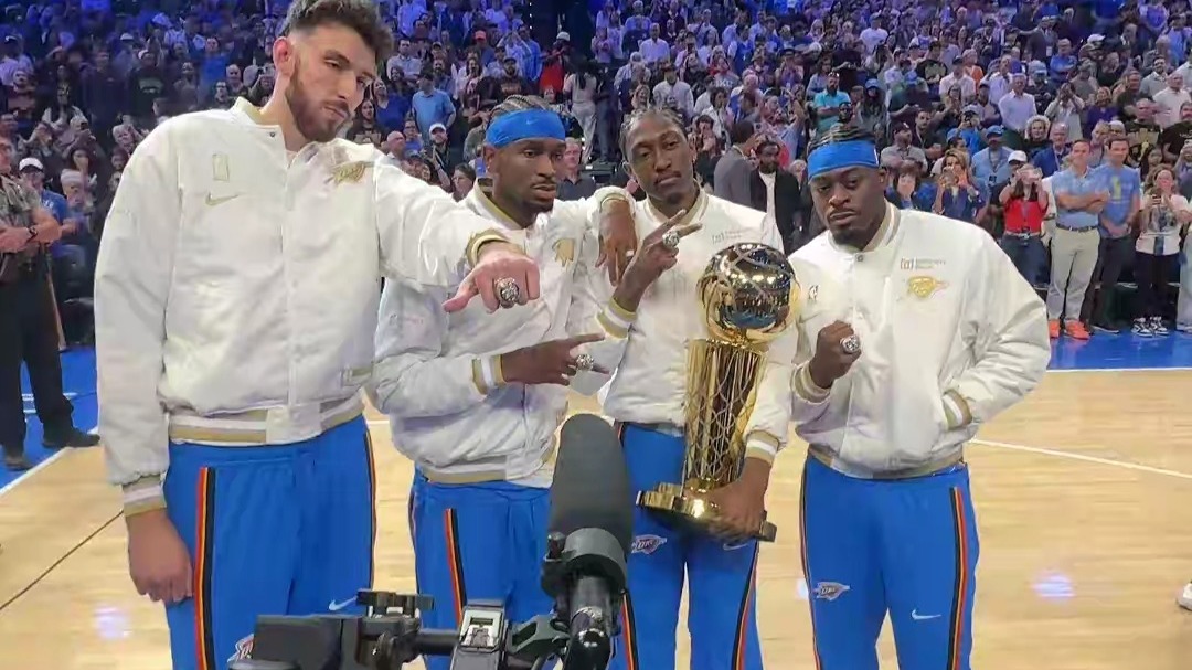 雷霆总冠军！雷霆主场终于升起冠军旗帜！