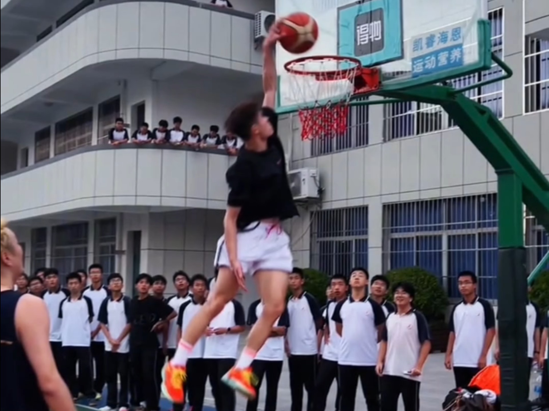 这个上NBA扣篮大赛都能拿冠军