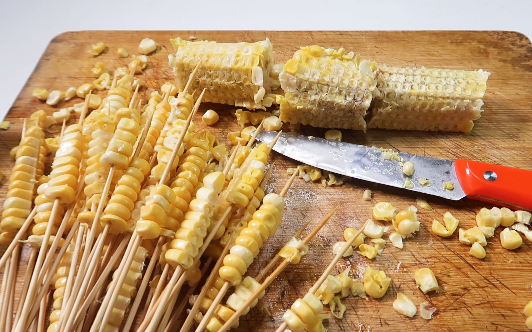 烤玉米串怎么做好吃,烤箱烤玉米粒串,玉米烤串图片大全_大山谷图库