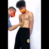 功夫少年的腹肌抗击打训练