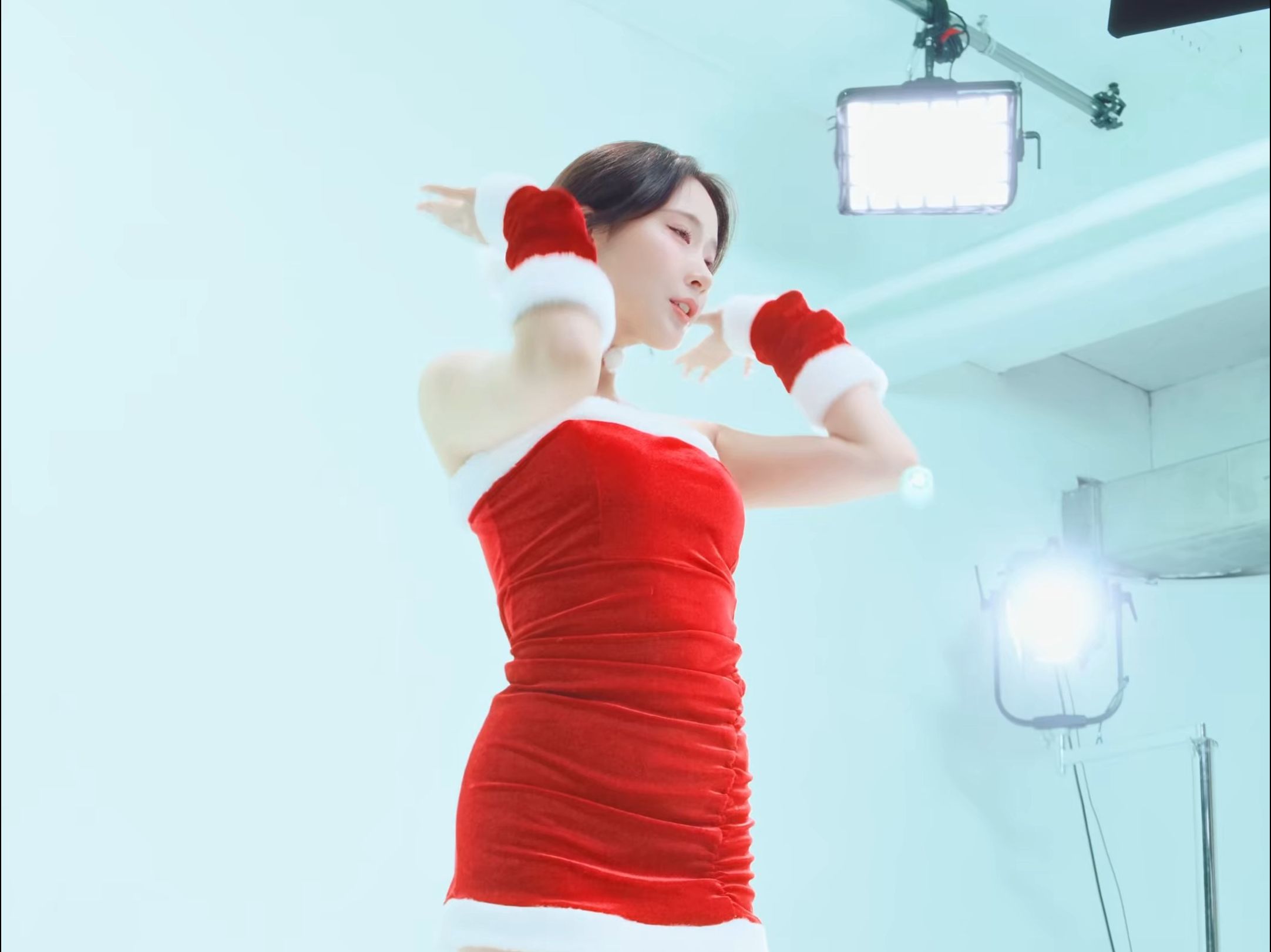 Jung In LALALILALA 23 Christmas Dress Side View