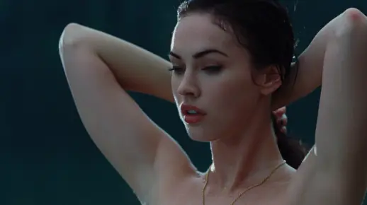 全球恐怖电影统一特点:大胸女+胸大女 Cut8