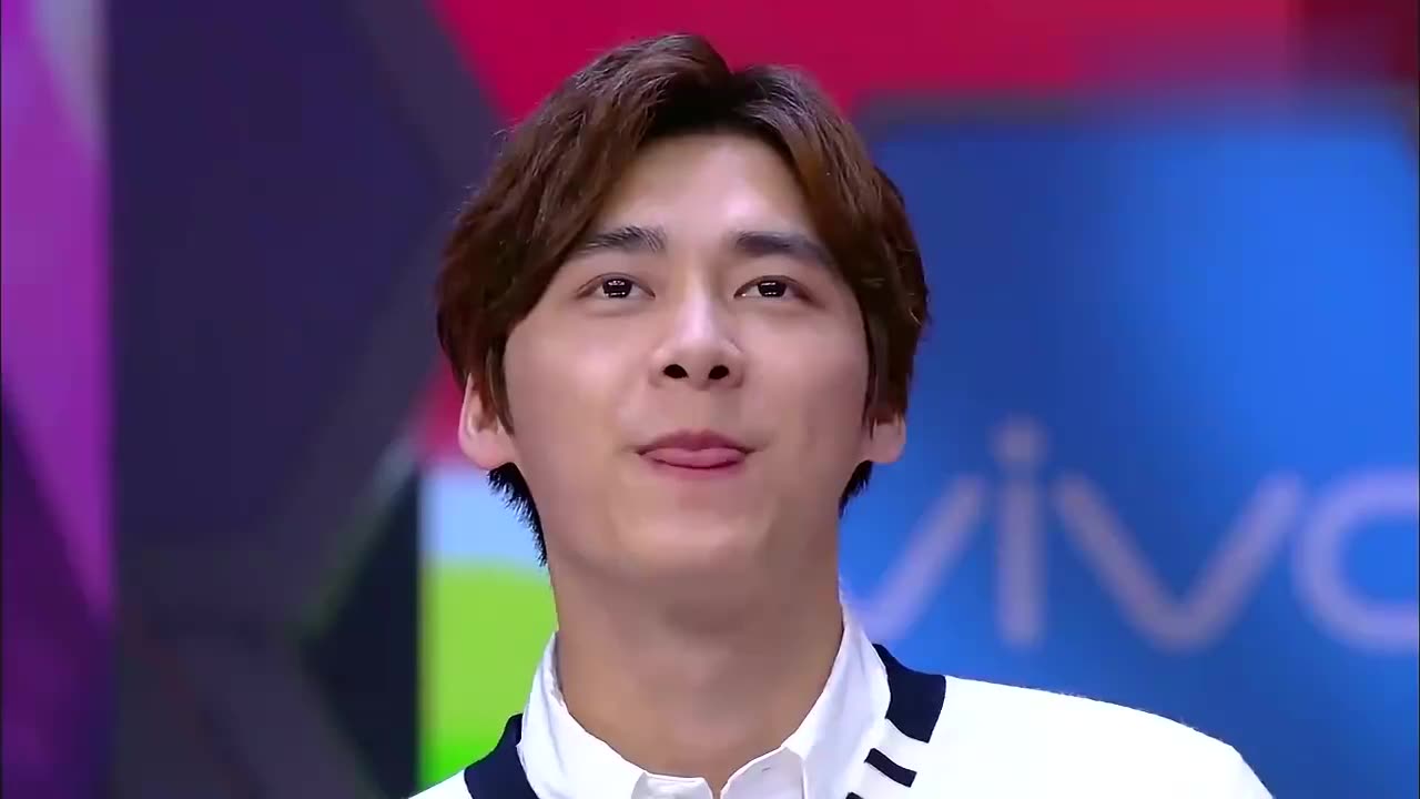 谢娜不愧是开心果,这段表演笑死我了,李易峰唐嫣也太捧场了吧