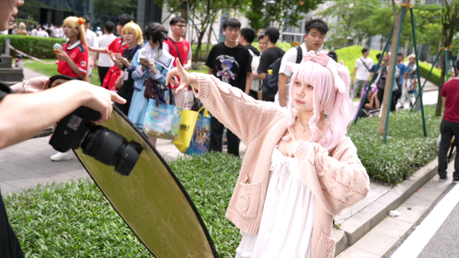 [Pajama Dress Pink Short Hair Princess] - One more time, and that cute pose, it's not easy for a photographer to hold a board in one hand. (Firefly Comic Con 33rd)