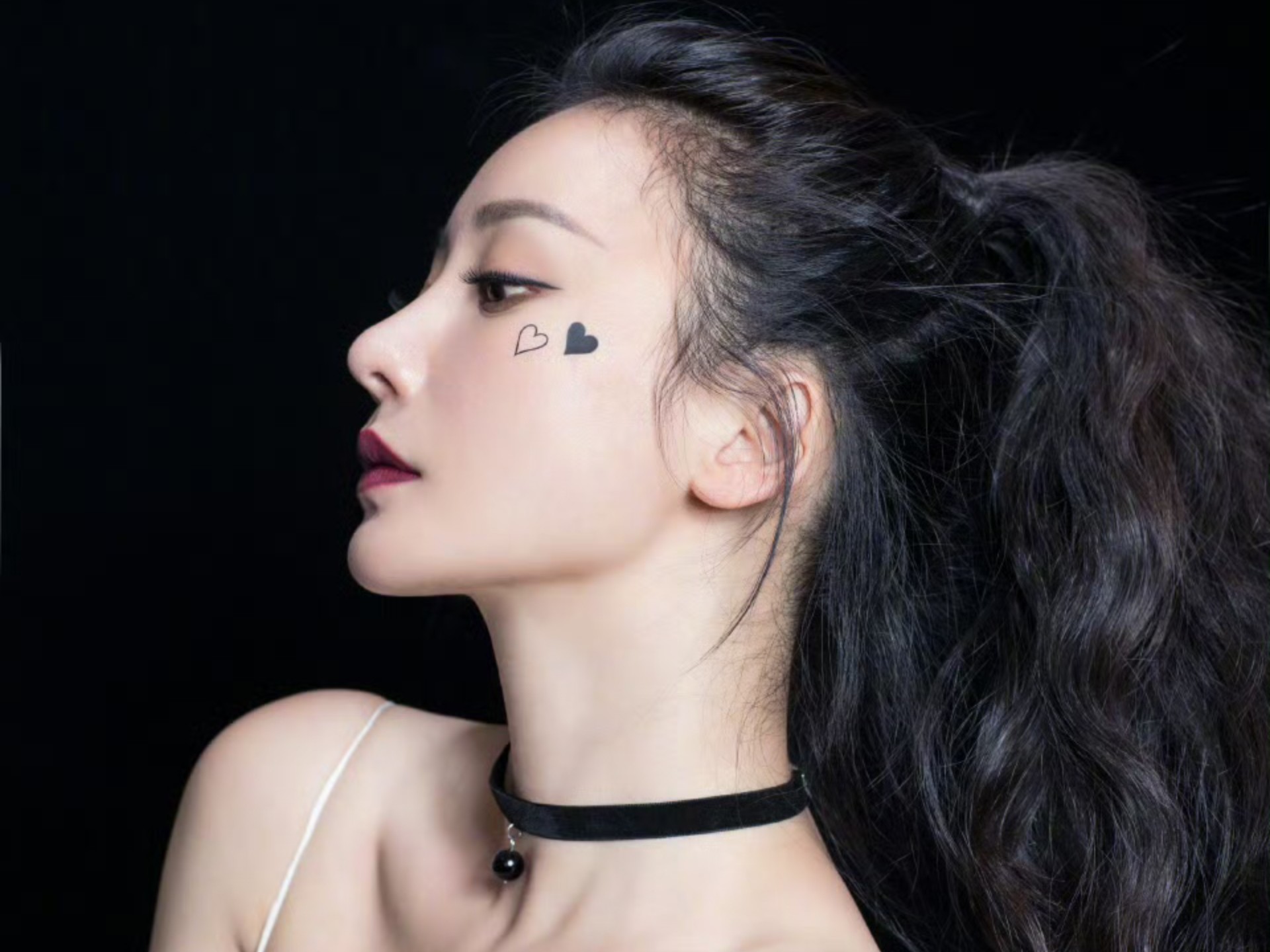 柳岩怼脸盯～挑战