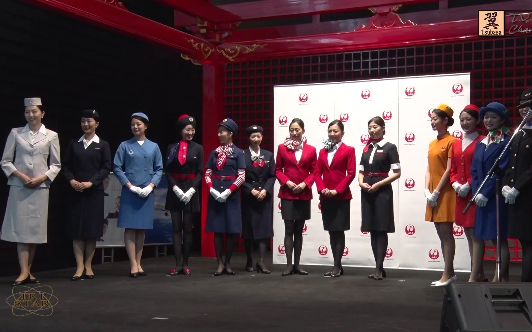 2014羽田空港日本航空jal历代空中乘务员制服展示会