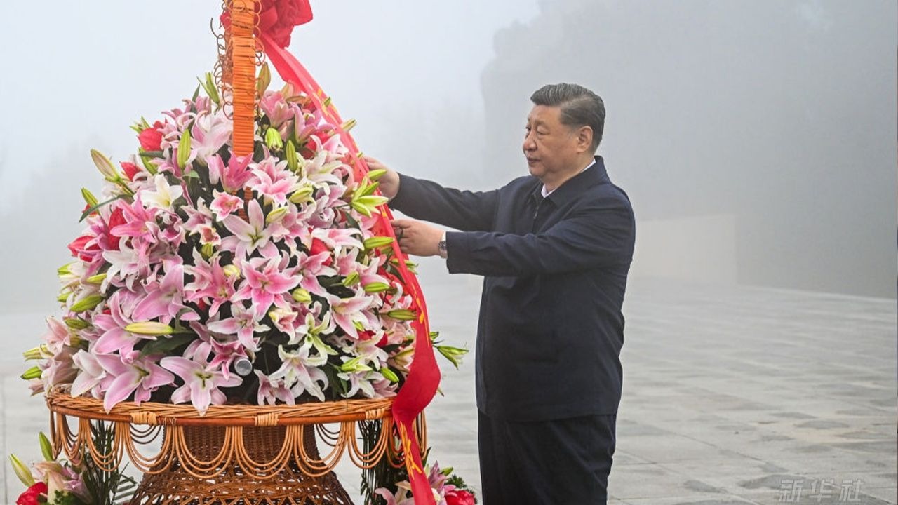 习近平在山西阳泉市向抗战烈士敬献花篮并参观百团大战纪念馆