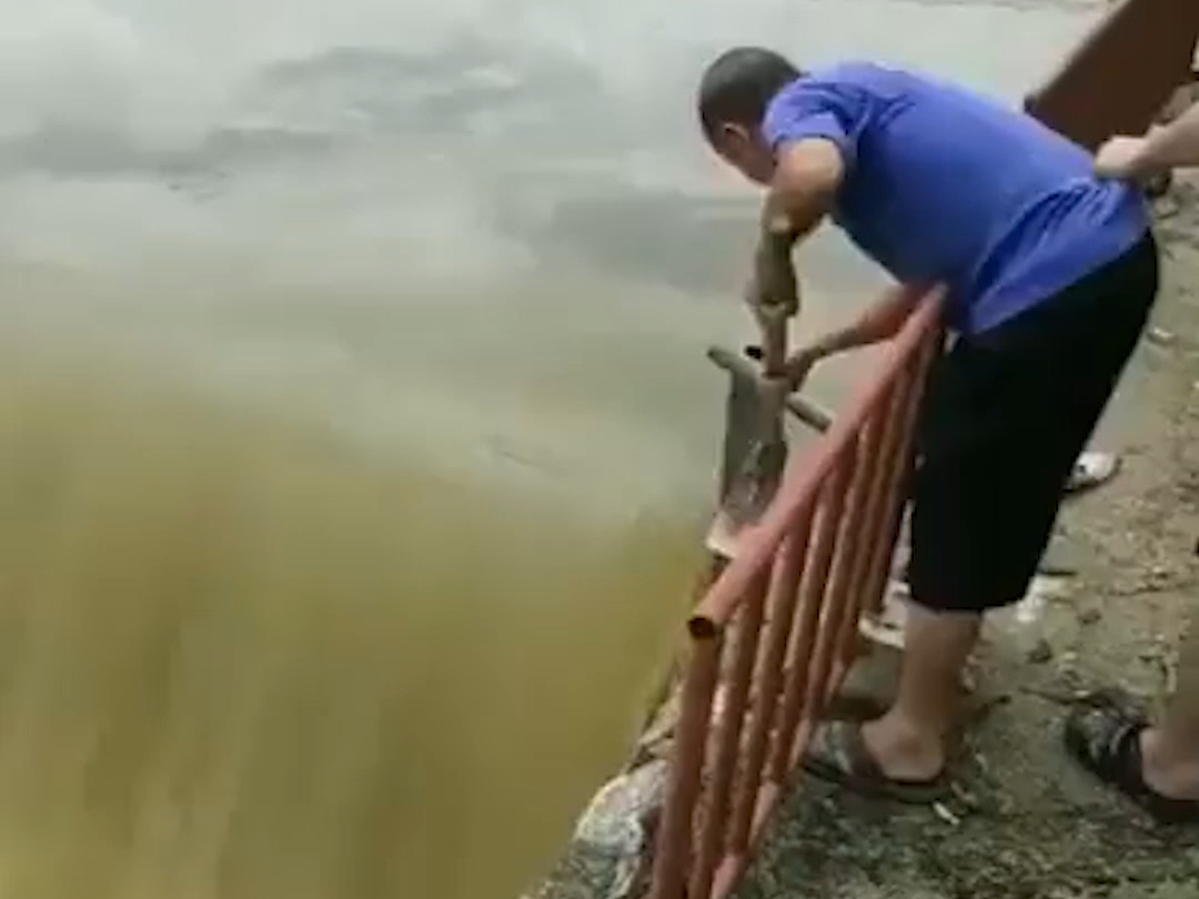 开闸泄水