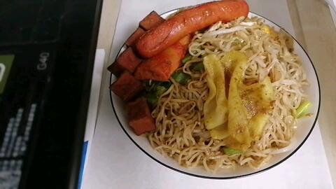 恶搞视频吃炒面,炒面搞笑视频