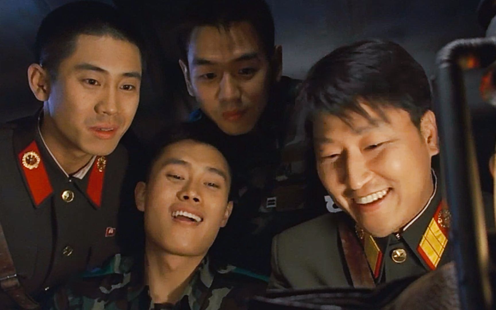 共同警备区，韩国电影，两个朝鲜军官救了一个韩国士兵之后发生的故事。