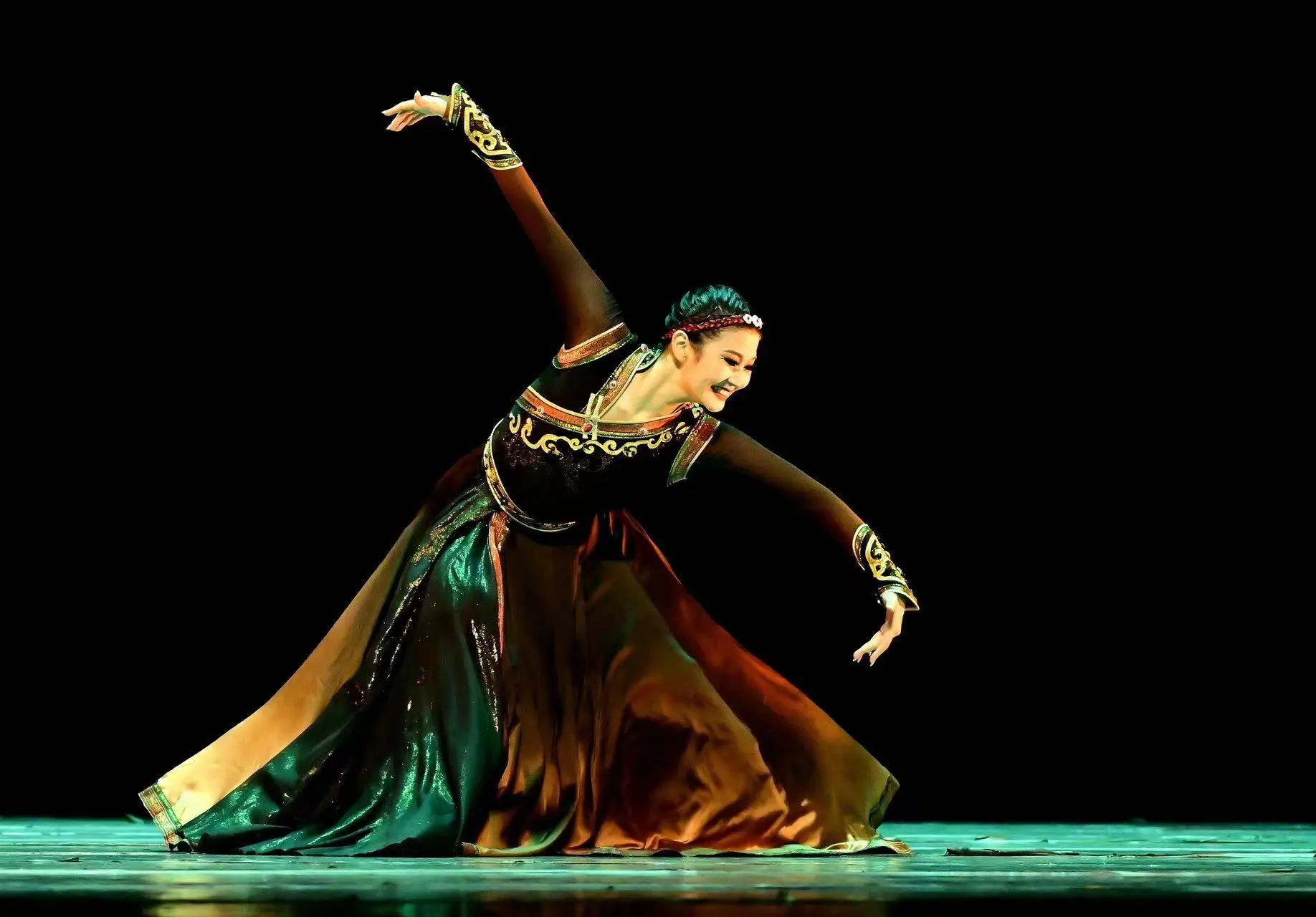 中央民族大学英才班 蒙古族女子独舞《巴音贝音勒克》