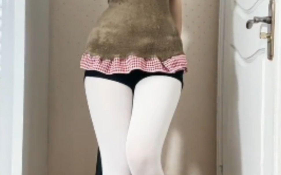 You can always trust white cotton pants.