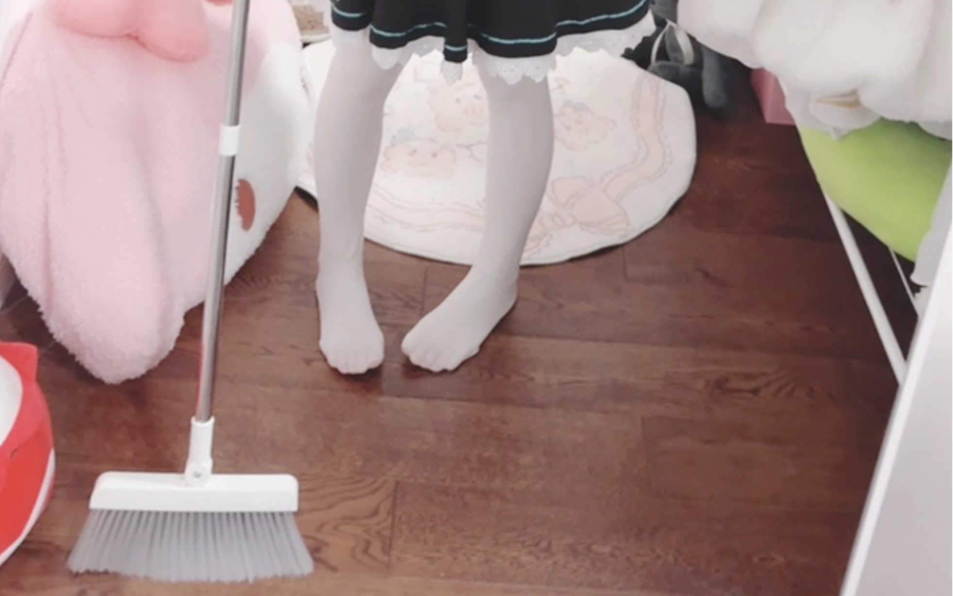 Alice, go on, mop the floor.