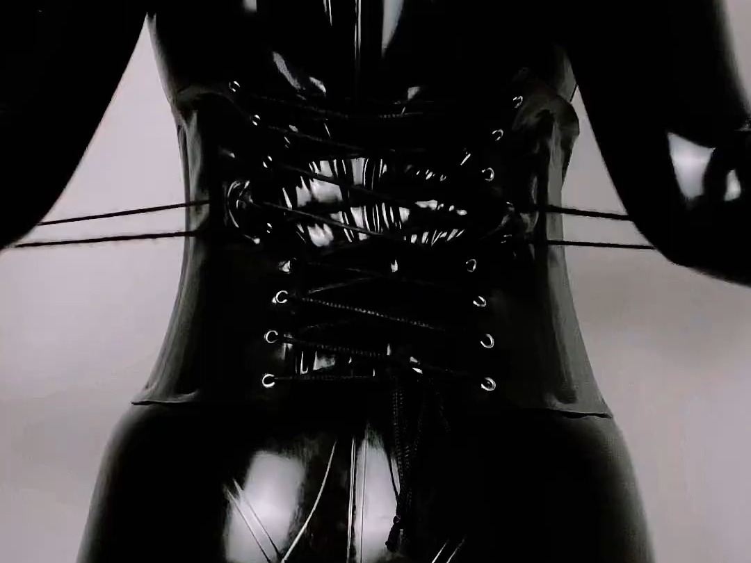 dress in a corseted waist