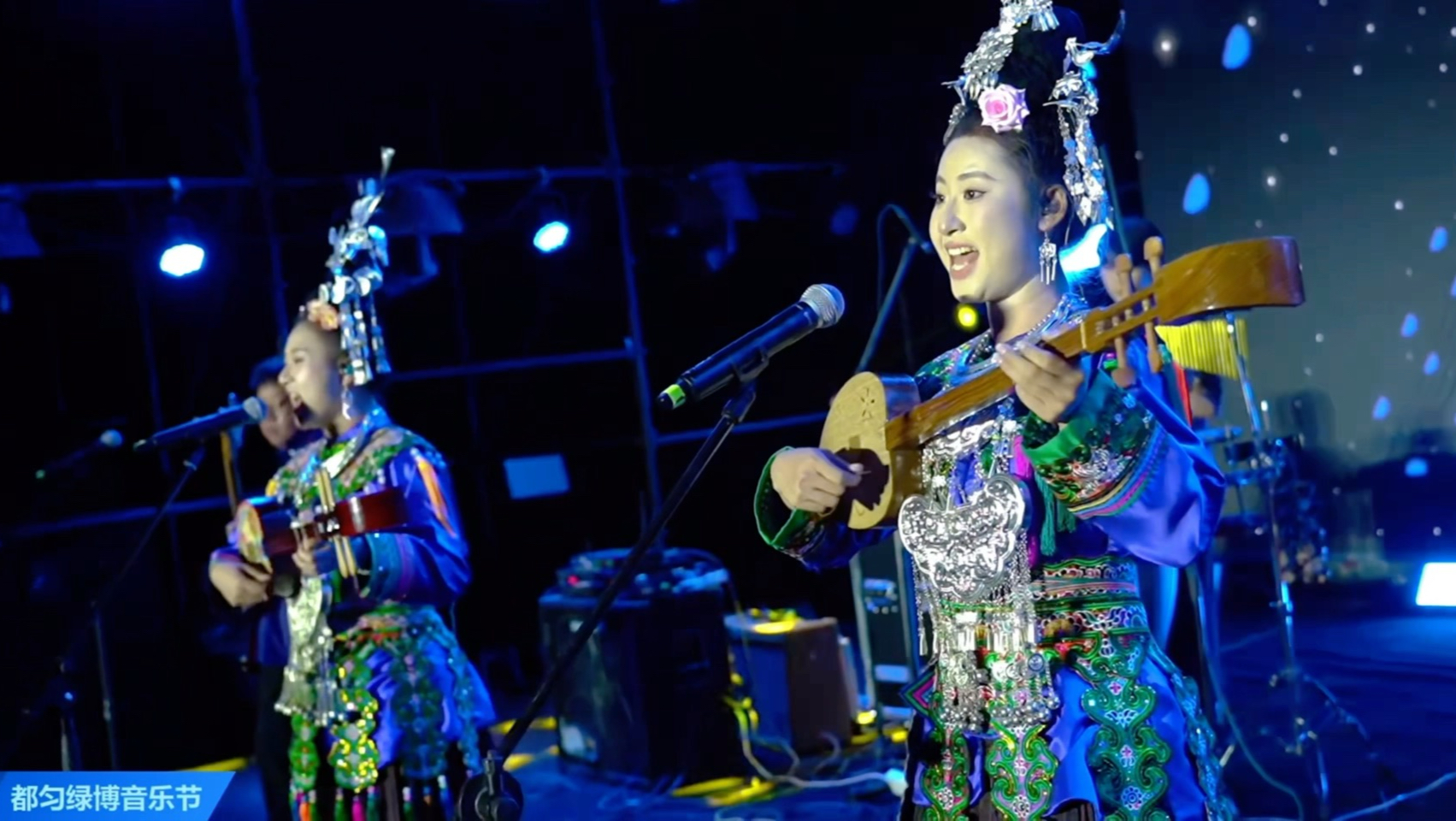 【萨玛Live】《侗家姑娘》美丽动人，琵琶声声扣心弦