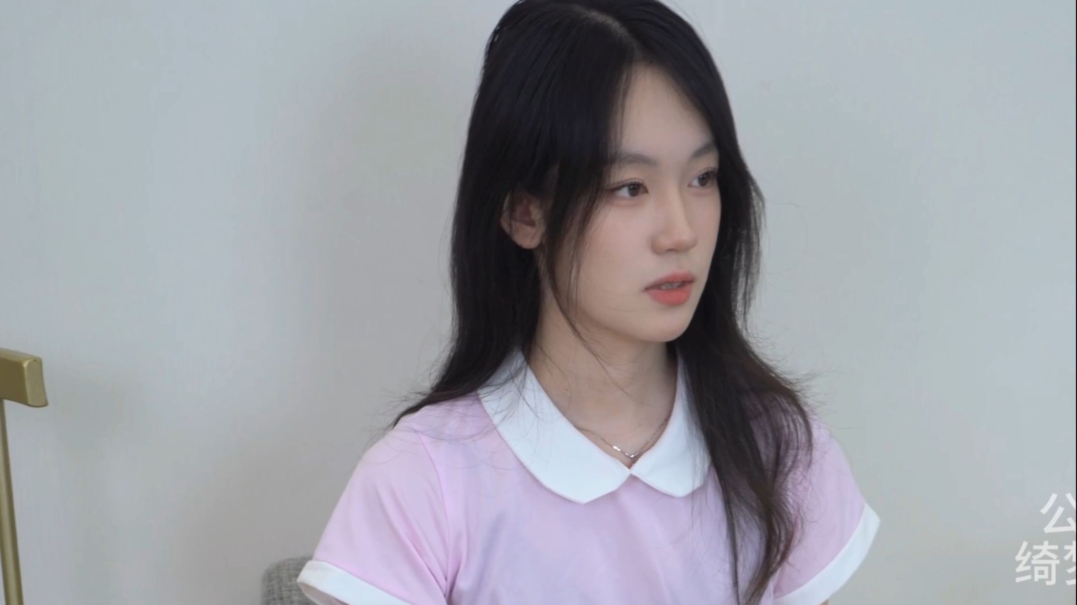 校花级女大，好利来制服。0D超薄，4K摄影