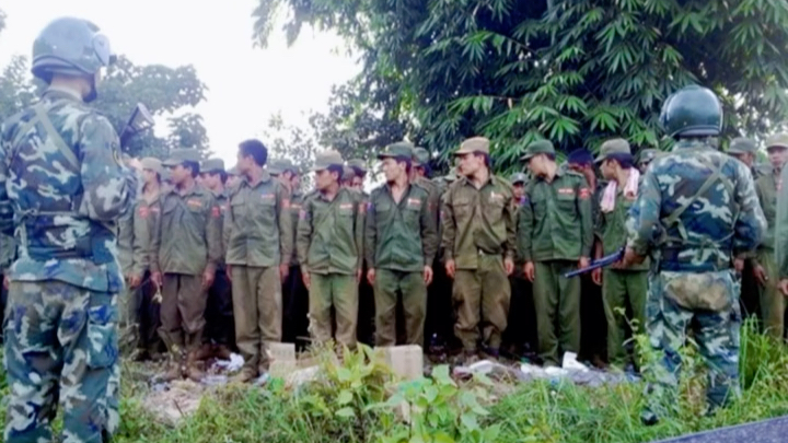 缅甸佤邦果敢军在我国边境线内被缴械！