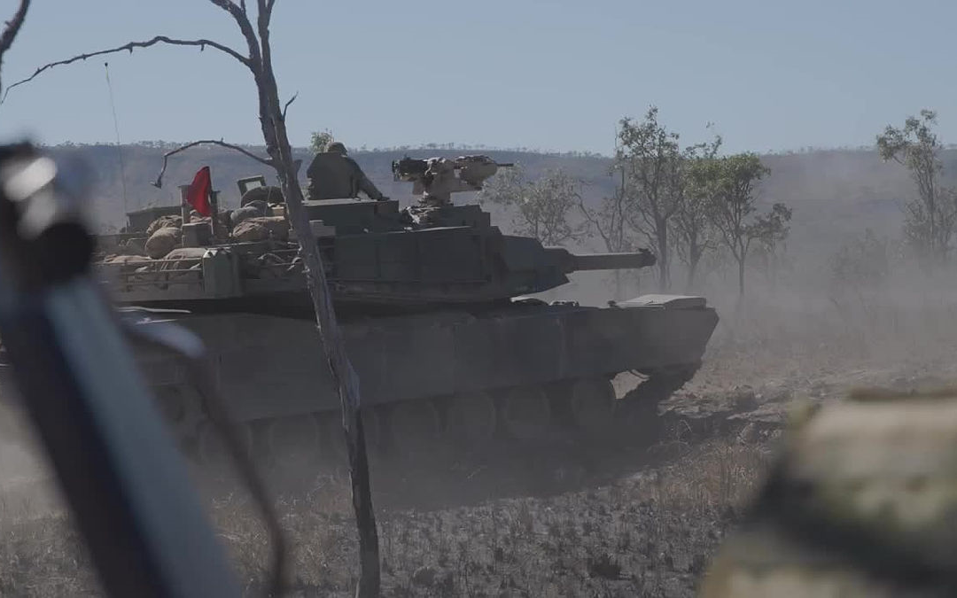 澳军和美军装甲部队在护身军刀2023演习中联合进行实弹射击